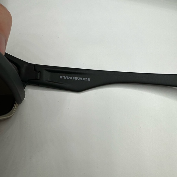 Oakley Men’s Sunglasses - Picture 6 of 7